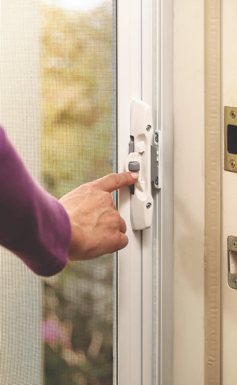 GeniusĀ® COOL Retractable Screen Door For Single Door - Image 2