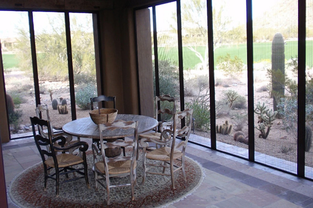 Sheer Classic 6-Panel Retractable Screen - Image 2